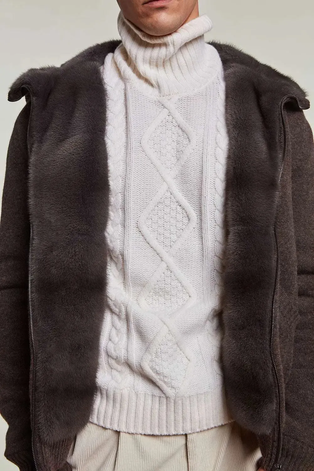 Knitted cashmere with fur