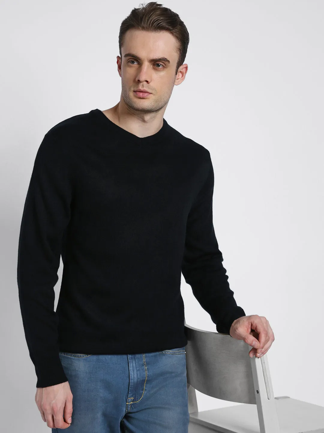 Men's Solid V-neck Pullover Sweater